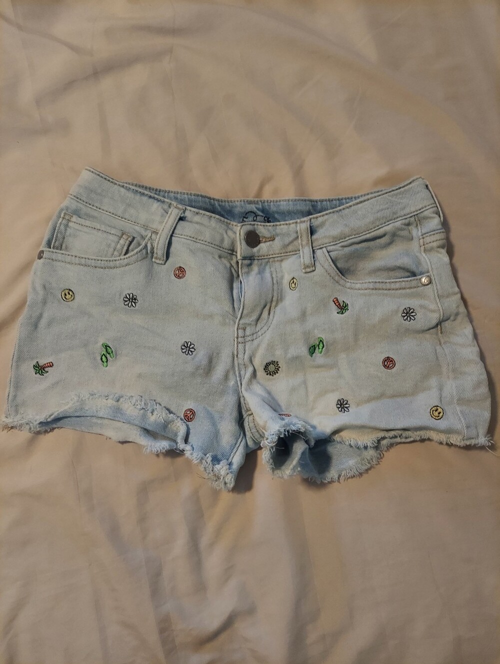 Art Class Girls Light Wash Embroidered Jean Shorts Cutoffs XL (14)